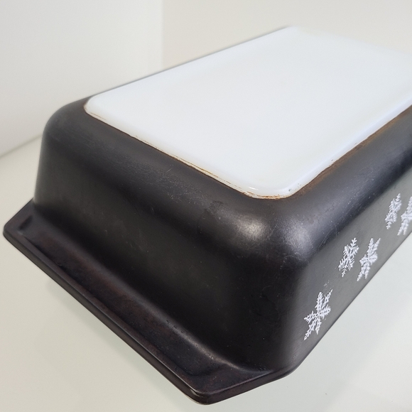 ❄️Vintage Pyrex 575-b Black White Snowflake 2 Qt Casserole Baking Dish Rectangle - Picture 6 of 7